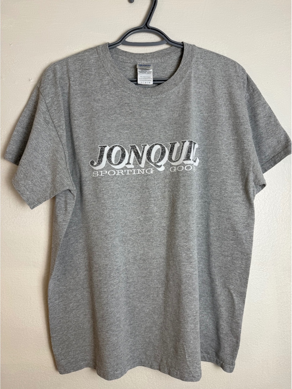 Gildan Jonquil Sporting Goods Gray Graphic T-Shirt Men’s Large